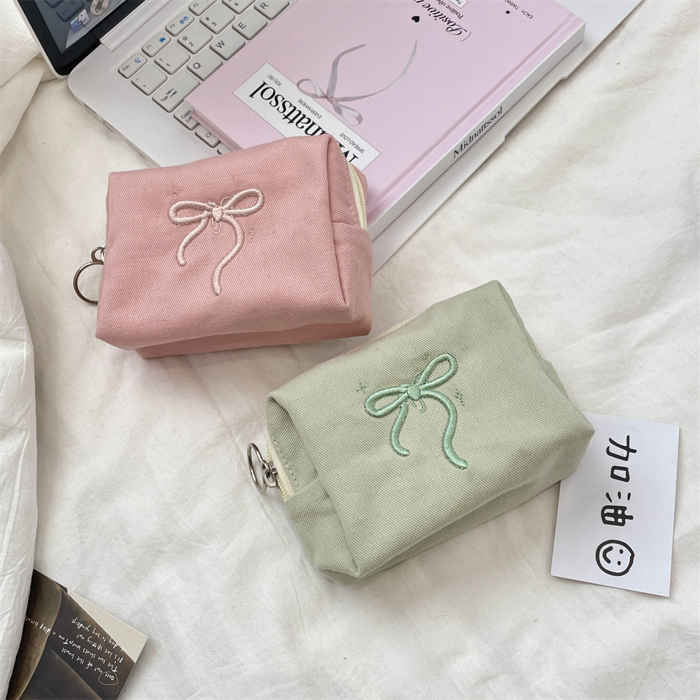 66g Weight Canvas Lining Material Lace Fashion Element Zipper Closure Type / Strap Type Cosmetic Bag Bags Type Holiday, Travel, Daily Occasion Polyester Material Bag, Knot, Butterfly, Bow Knot Pattern All Seasons Season Women's Gender Cute Style Square Shape Cute Bag Knot Butterfly Polyester Lace Square Makeup Bags 24