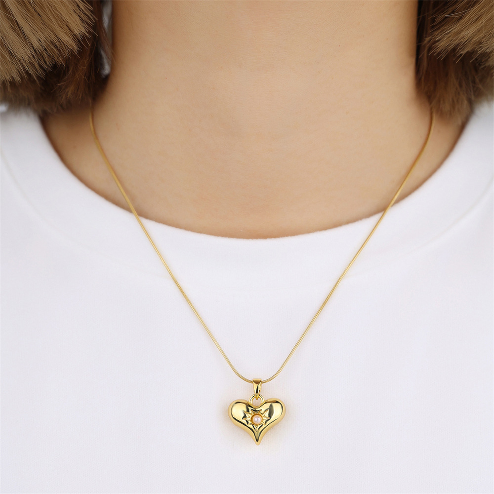 Copper Simple Style Shiny Plating Inlay Heart Shape Pearl Zircon Pendant Necklace display picture 10