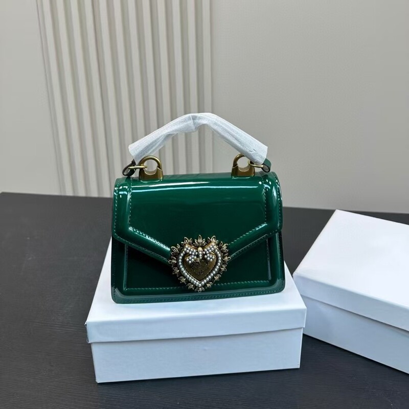 D family 2022 autumn and winter new DG retro love handbag chain shoulder strap flip bag shoulder messenger bag women