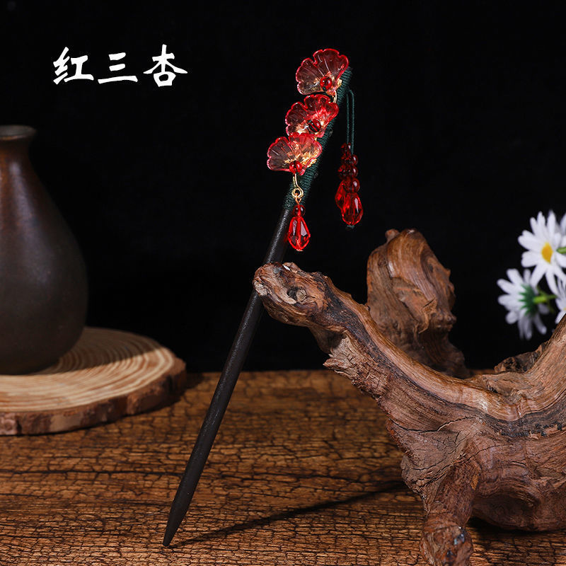 黒檀の木のかんざしのフリンジをまねて、かんざしの子供の古風な頭飾りをします。|undefined