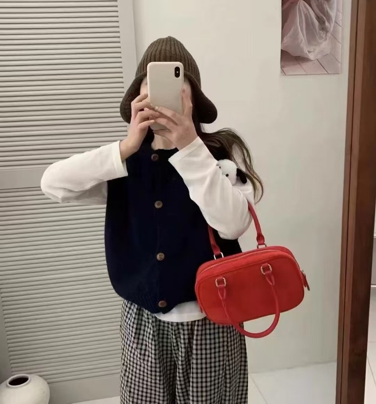 韩系简约圆木扣纯色针织马甲开衫春秋新款软糯坎肩叠穿毛衣背心女|undefined