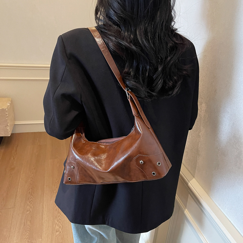 Niche Zhong retro Meilade bolso de brazo para mujeres otoño / invierno 2025 nuevo estilo de estilo extranjero multifuncional de gran capacidad bolso de hombro retro