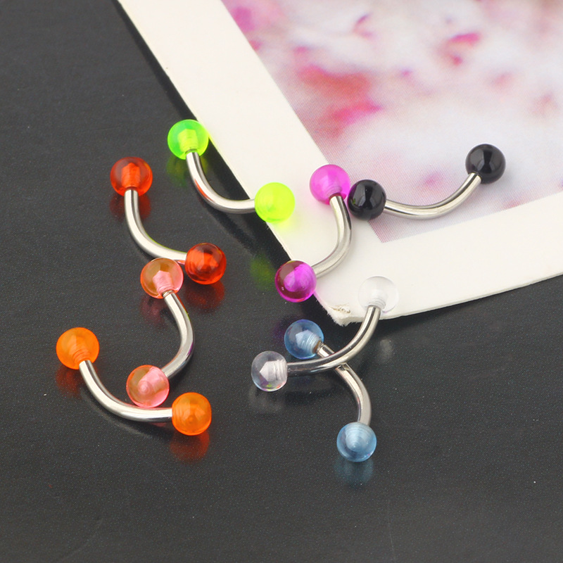 16G labret stud size and finish detail