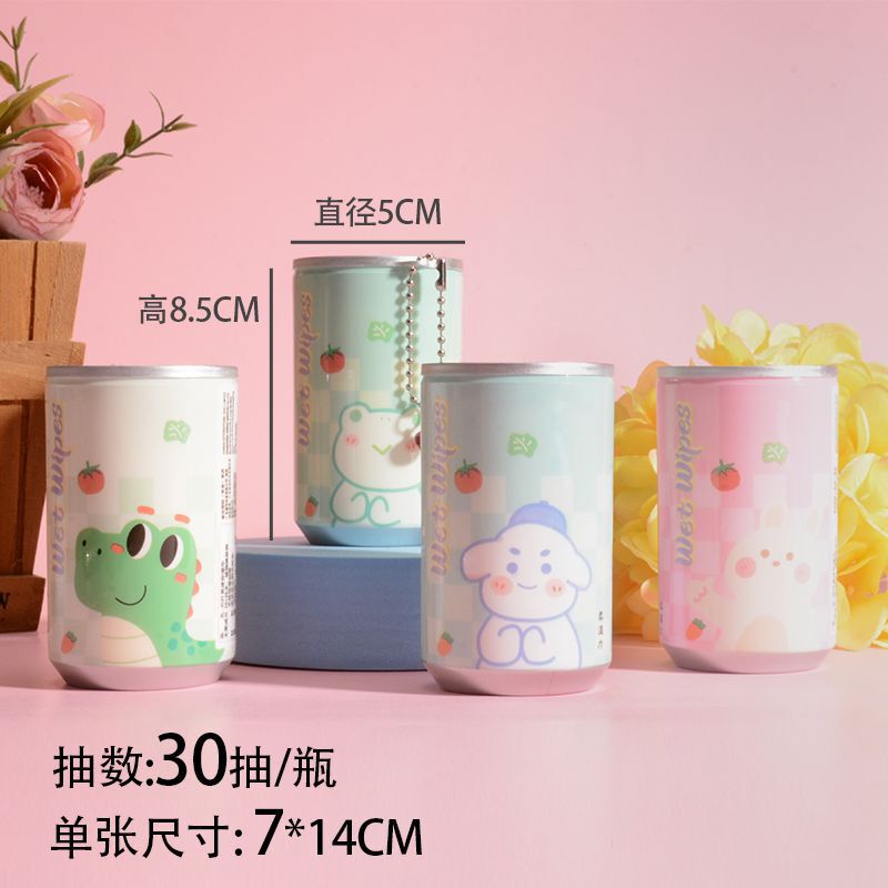 瓶の創意ミニはコーラ缶のウェットティッシュを持ち歩いています。|undefined