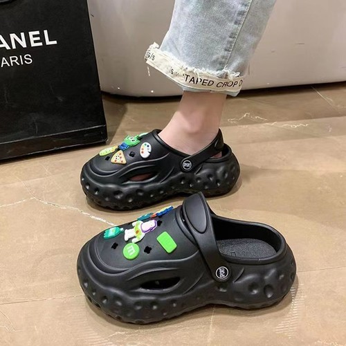 Internet celebrity high-heeled thick-soled clogs for women in summer Korean version of cartoon strawberry bear outer wear Baotou DIY accessories clogs