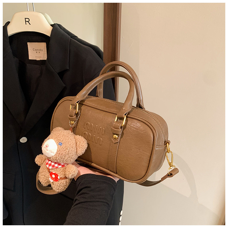 Cross-border hand-held bowling bag for women in autumn and winter 2025, new retro commuter pillow bag, large capacity crossbody bag undefined