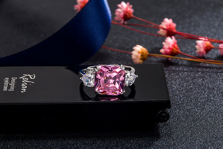 Fashion Heart-shaped Four-claw Square Zircon Pink Diamond Copper Ring display picture 1