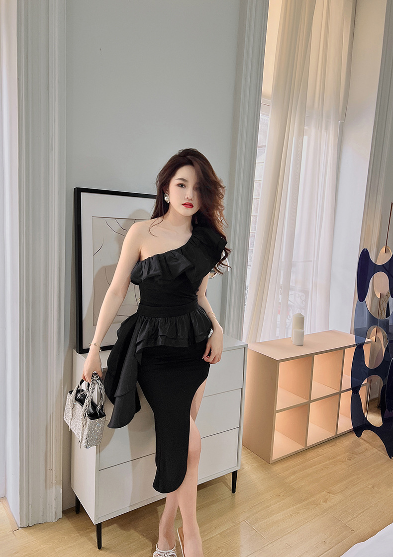Bộ áo trễ vai viền bèo nhún kết hợp váy cạp cao xẻ tà không đều — Màu đen chi tiết 9