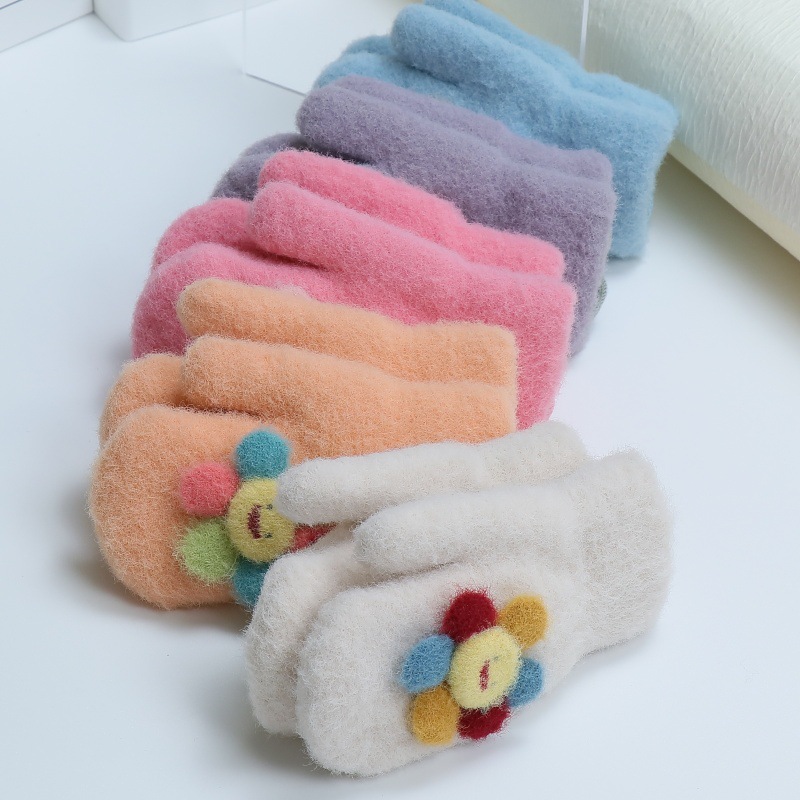 Cartoon children's keep warm knitted winter gloves for boys