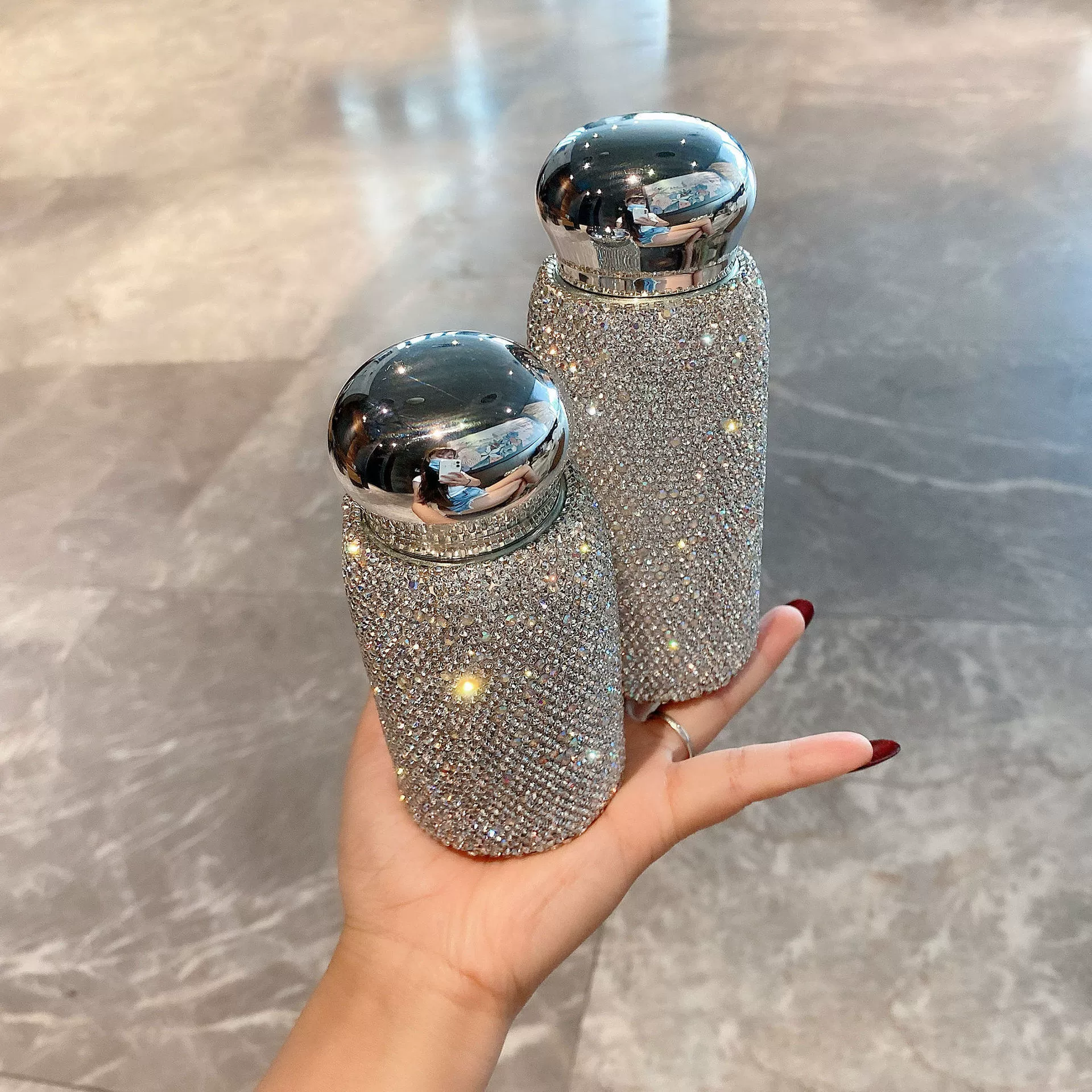 Новая модель термокружки 2025 года, легкая роскошь с инкрустацией стразами, компактная бутылка для воды 220 мл для женщин, высокая эстетическая ценность, прямые поставки от производителей для международной торговли.