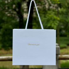 感手提袋纸袋皮纹烫金白色礼物袋化妆品礼盒包装袋简约