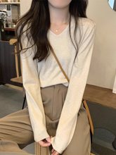 春秋冬季2025新款韩版长袖V领套头内搭打底针织衫女宽松毛衣上衣