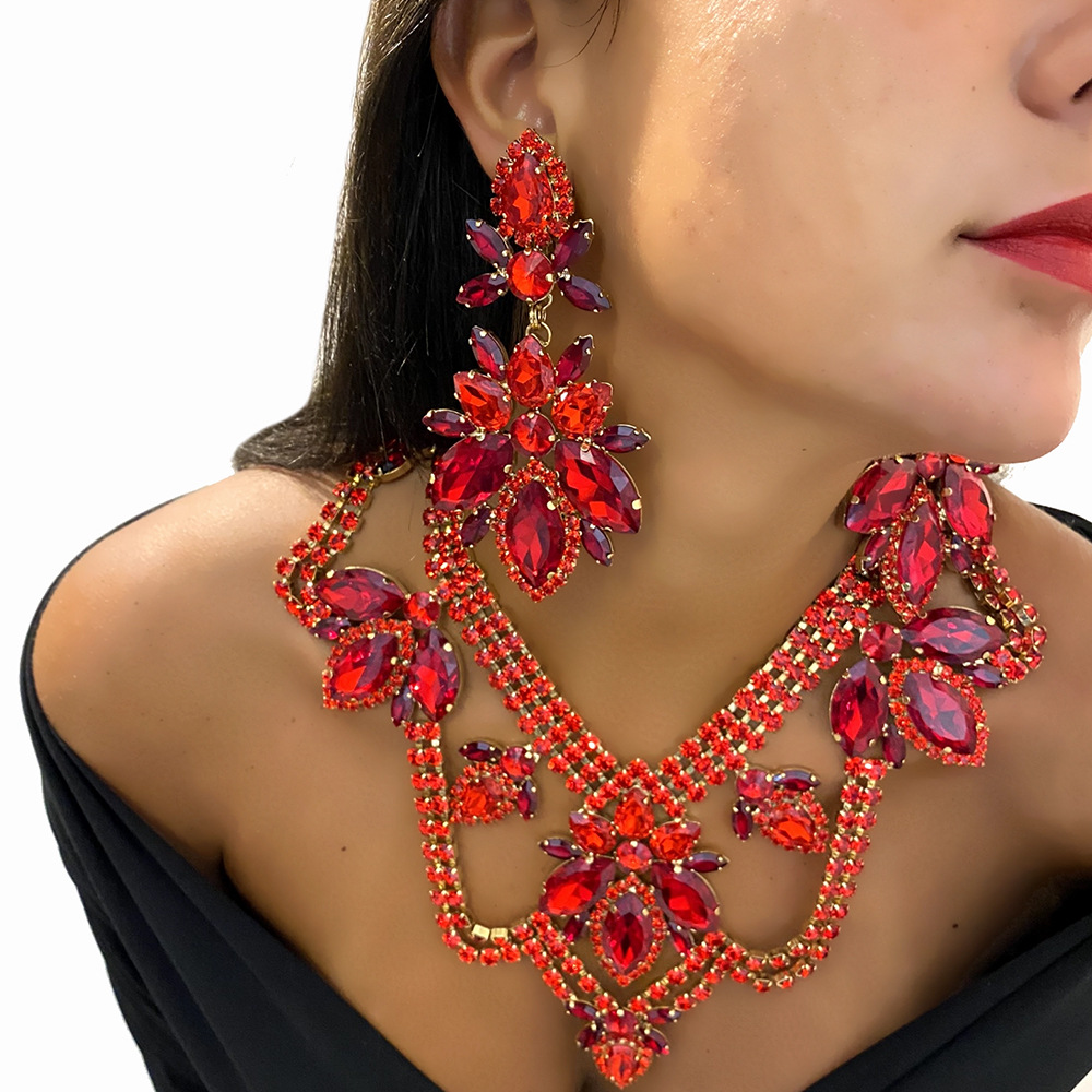 AliExpress Venta caliente rhinestone collar traje europeo y americano exagerado pendientes vestido todo-fósforo joyería conjunto