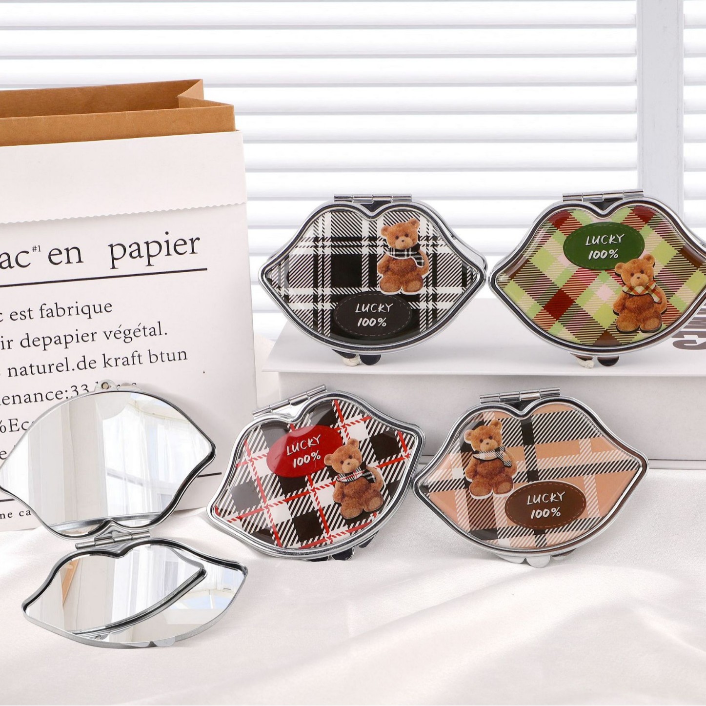 Moda creativa mariposa hebilla espejo cosmético espejo plegable portátil fresco lindo pequeño espejo regalo personalizado