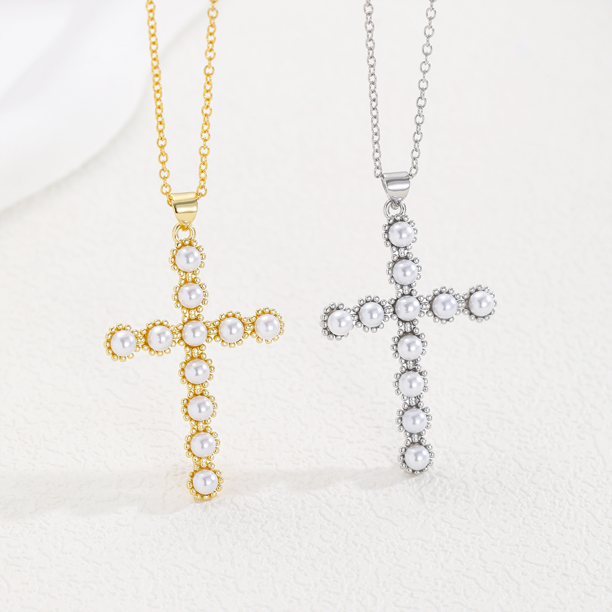 Transmisión en vivo transfronteriza venta caliente cobre chapado en oro real cruz con cuentas collar de diseño personalidad exquisita cadena de clavícula salvaje al por mayor