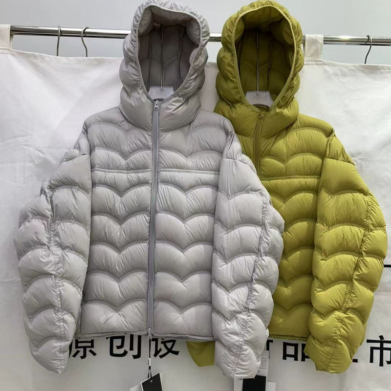 Chunfeng 95% down hooded short down jacket for women, 2026 new model, white duck down warm coat with ribbed quilted design