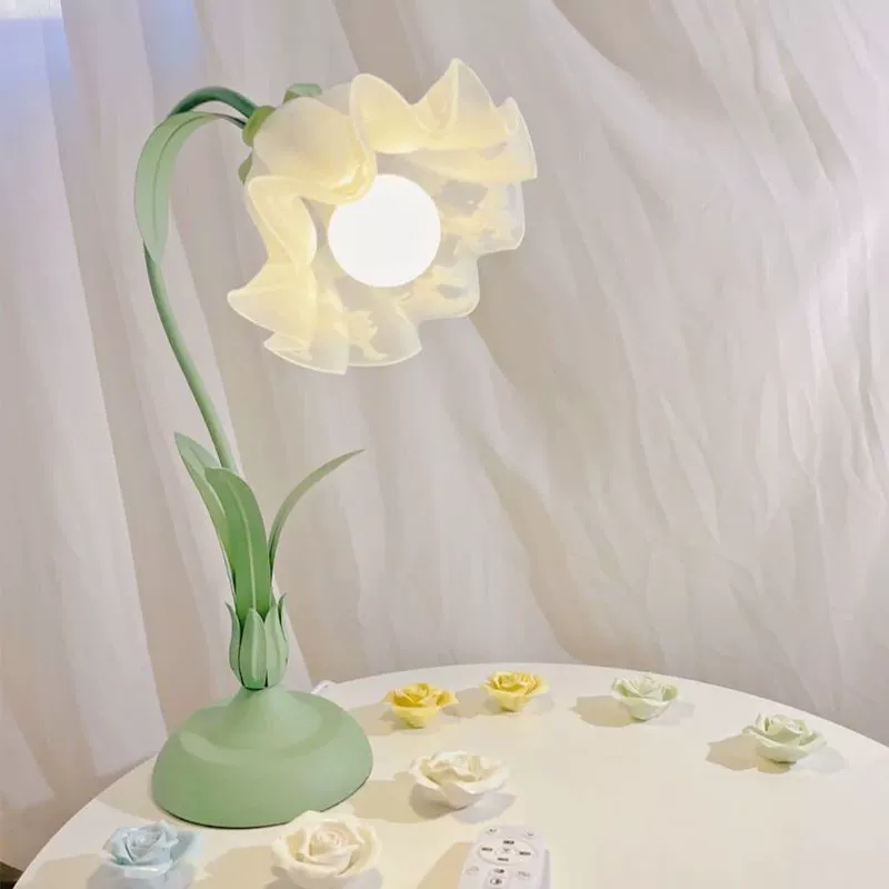 Кремовая настольная лампа для кровати, брендовые светильники для спальни, американский стиль, интернет-знаменитость, цветочная, подарок на день рождения