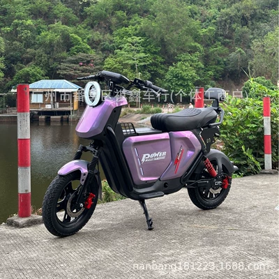 Elektrikli motosikletlər electric scooters, motorcycles, and bicycles are