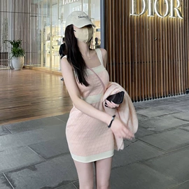 女式针织衫;毛衣;吊带背心