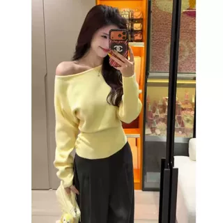 法式复古斜肩一字领长袖针织衫女秋季设计感小众收腰显瘦露肩上衣