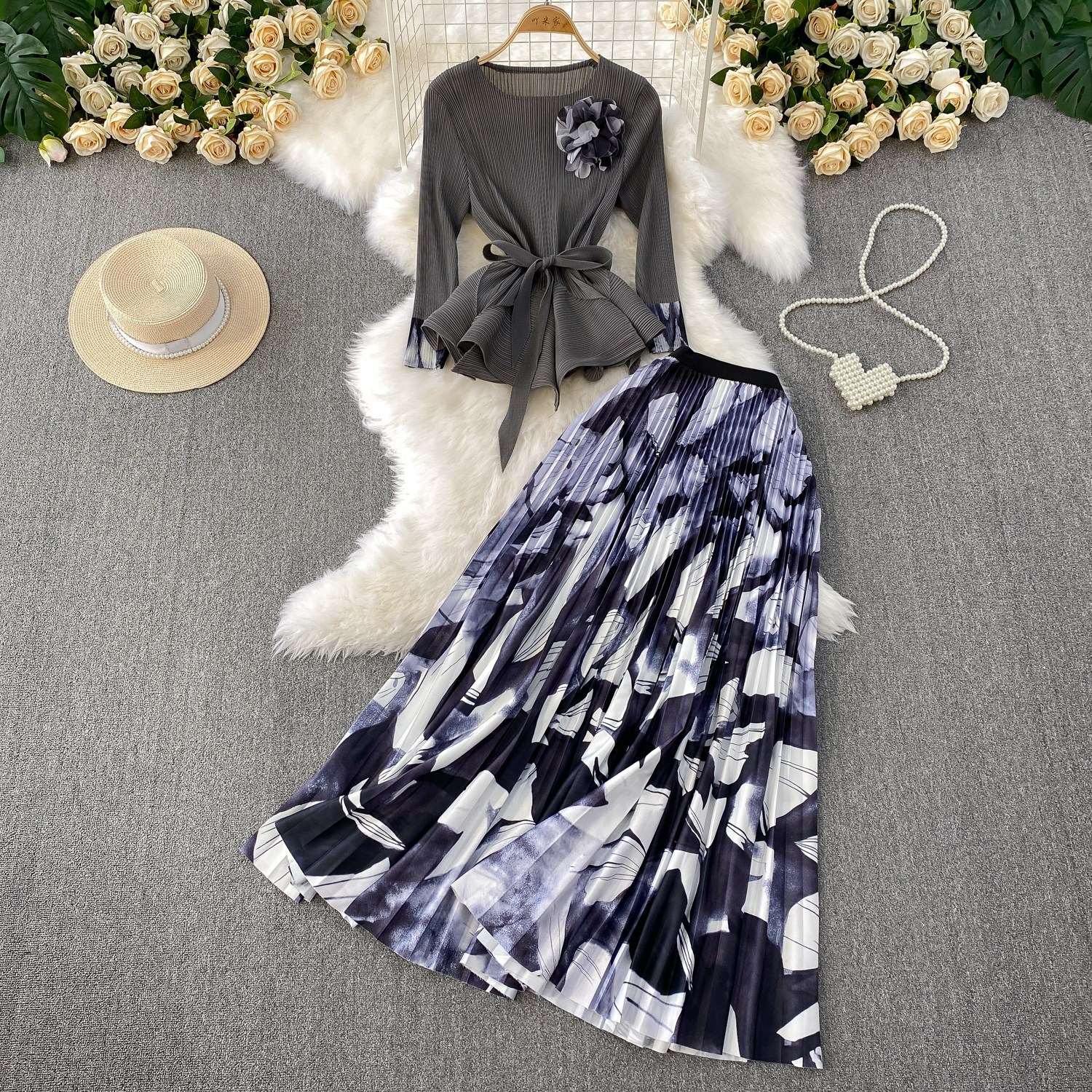 Floral Top And Printed Pleated Skirt Set Women's Stylish 3D Design High Waisted Slimming Irregular Waist Top Skirt Ensemble_ecoleips.com