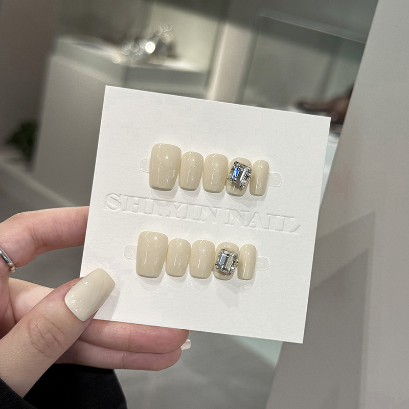 完成したヨーグルトホワイトウェアラブルマニキュア、日常使いに多用途、シンプルで美白、ブティックインターネットセレブの新しい取り外し可能なネイルステッカー|undefined