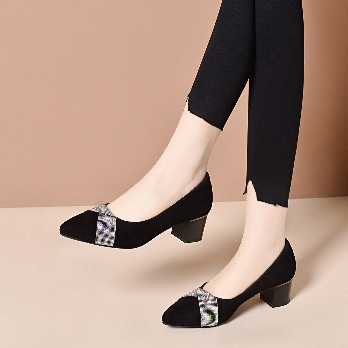 尖头单鞋女2025春季浅口乐福鞋简约气质水钻宴会鞋两种高度套脚鞋