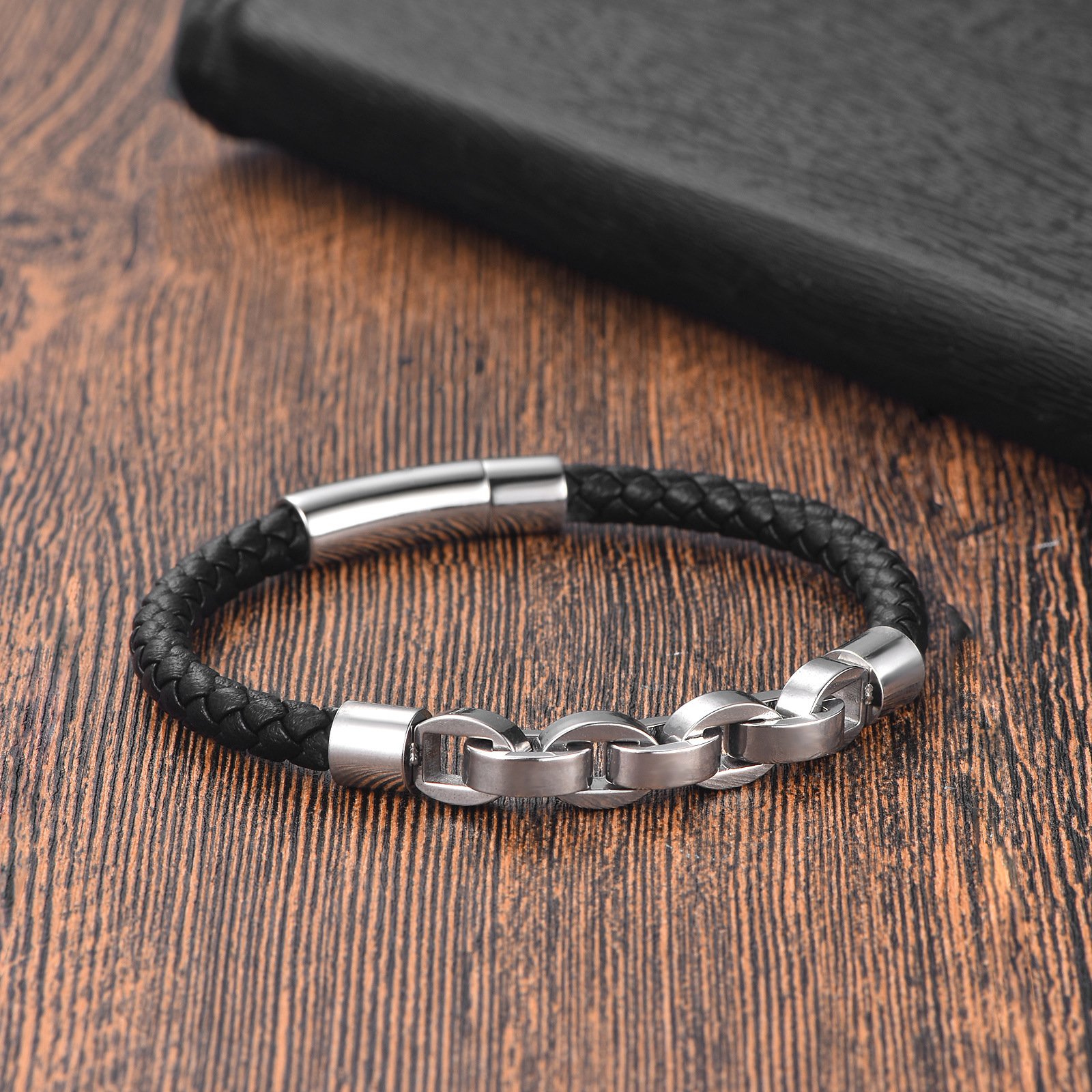 Men's Braided Leather Bracelet Waterproof Hypoallergenic Style_voghion.com