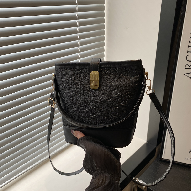 Otoño e invierno nuevo bolso de mujer 2024 moda caricatura bolso de cubo de mano versátil estilo extranjero mochila de viaje