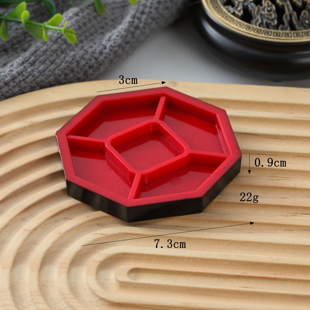 팔각형 - 검정색 배경에 빨간색 체크무늬 플레이트