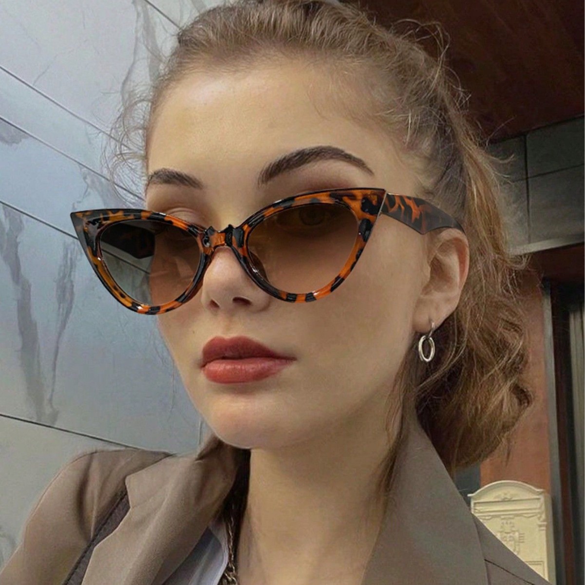 2022 nuevo triángulo gato ojo gafas de sol moda europea y americana calle tiro gafas de sol pequeño marco personalizado gafas de sol 97112