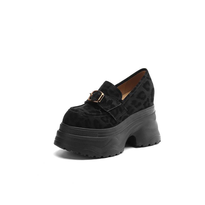 Giày loafer nữ đế xuồng họa tiết báo khóa kim loại tăng chiều cao — đen, nâu đen