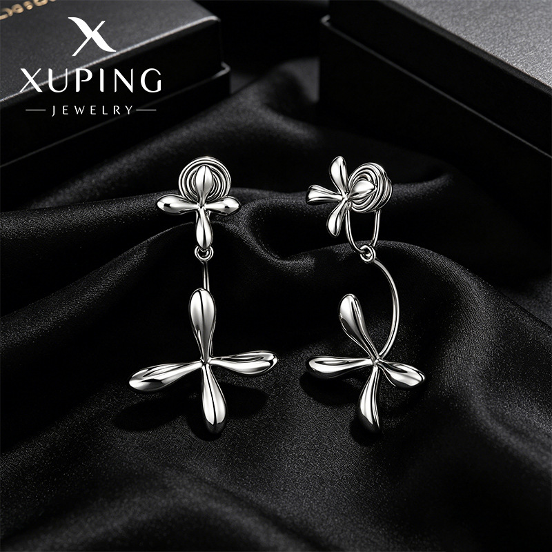 Xuping temperamento de moda japonés y coreano flores auriculares aleación de cobre chapado blanco lujoso ligero nicho frío auriculares al por mayor