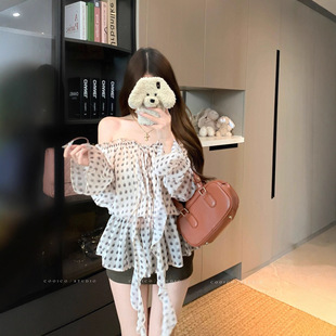 ��ʽһ�ּ粨�c�L��ѩ���r��Ů�b�����OӋ��ϵ���r�ª��ؽ^������