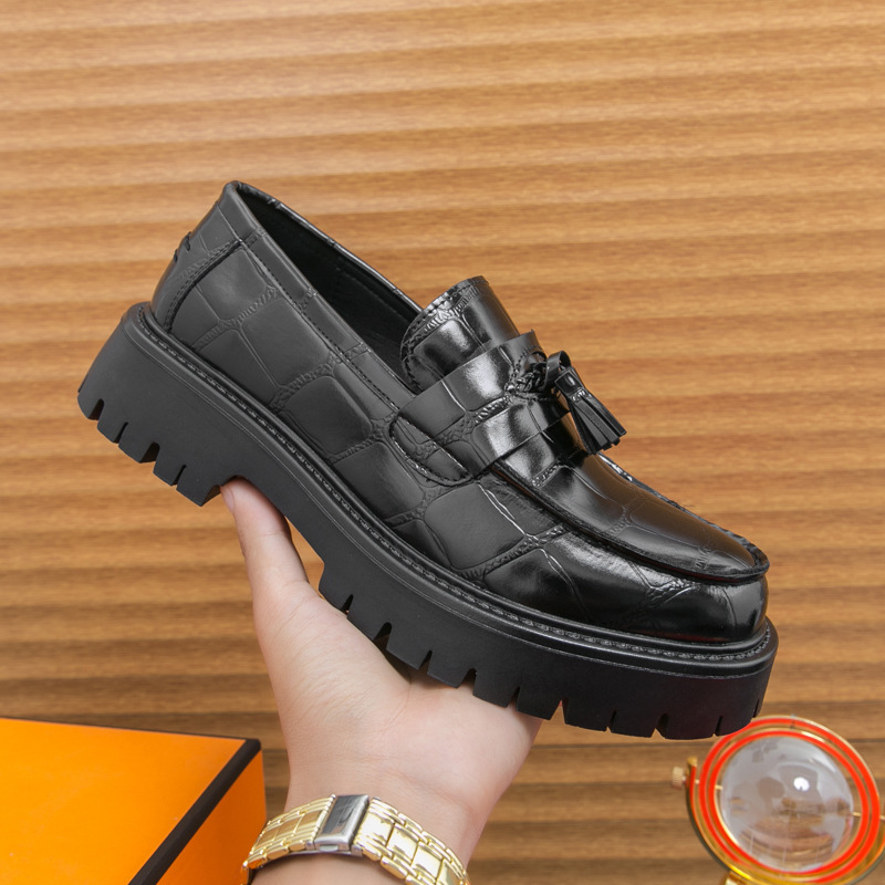 2025 nuevos zapatos de cuero bajos de negocios de gran tamaño transfronterizos de estilo británico de moda zapatos de suela gruesa de todo fósforo para aumentar los zapatos de hombre