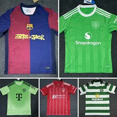 2526種類のマンチェスター・ユナイテッド、バルセロナ、バイエルン・ミュンヘン、ノッティンガム・セルティックの高品質クラシックファンバージョンサッカーユニフォーム