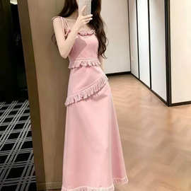 少女风粉色流苏吊带牛仔连衣裙女过膝夏季无袖露肩系带毛边长裙子