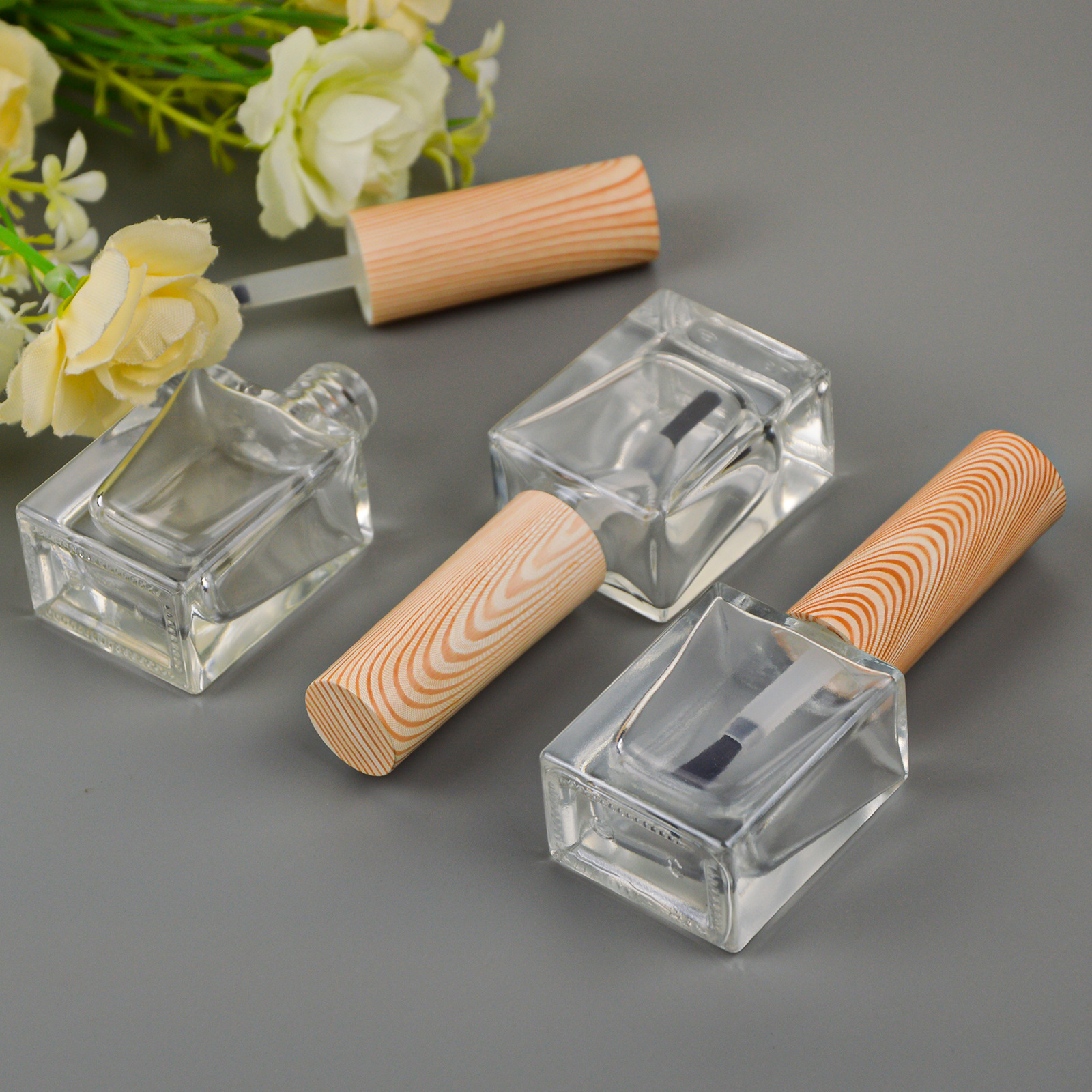 Descuento de fábrica al por mayor en stock 10ML esmalte de uñas de vidrio transparente nuevo multi-forma esmalte de uñas cubierta cepillo grano de madera