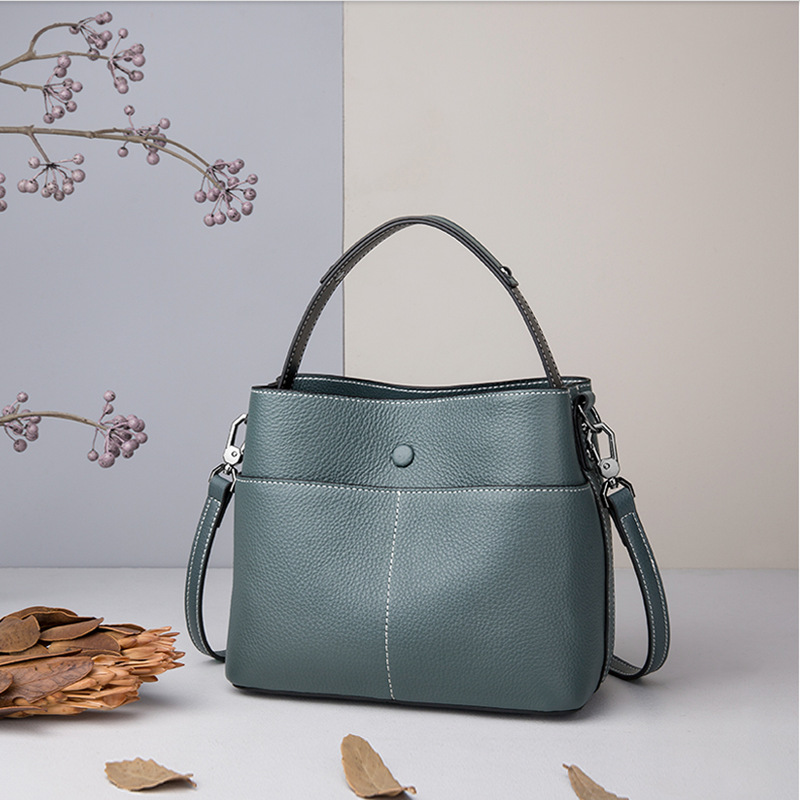 First layer cowhide women's bag 2024 new fashion versatile bucket bag genuine leather shoulder crossbody bag women's bag one-piece drop shipping