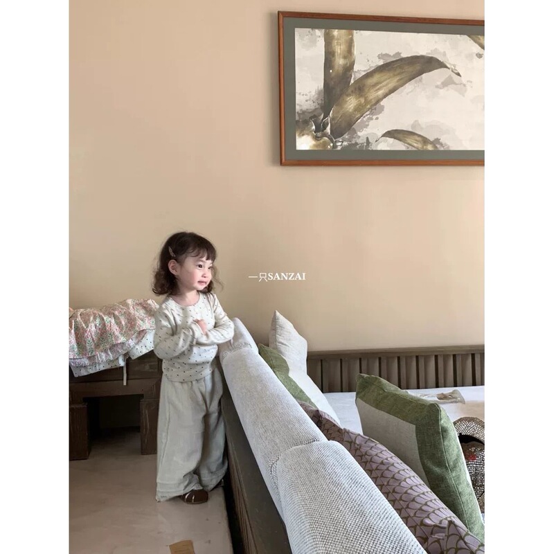 A Three-Piece Girls' Polka Dot Long-Sleeve Shirt, Base Shirt for Early Spring, Versatile Inner Top for Children and Babies