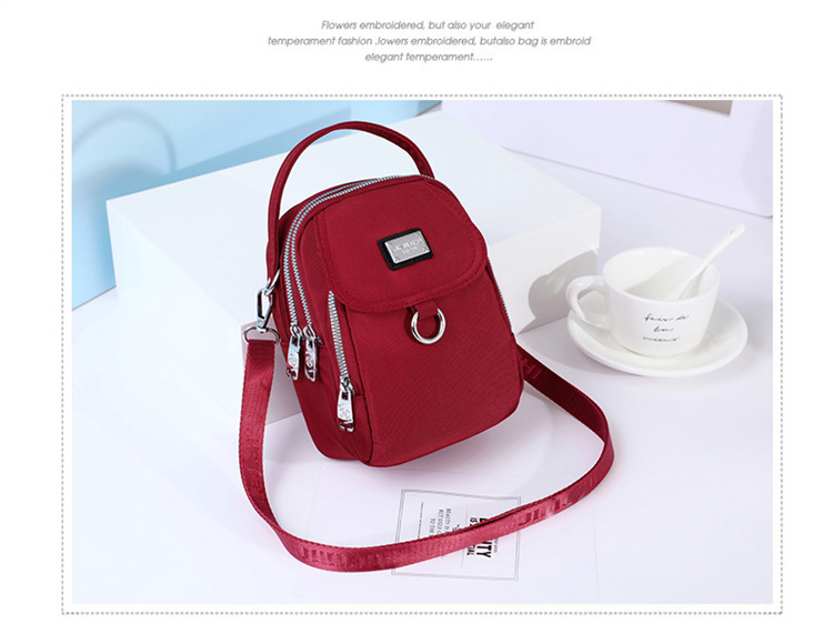 Women's Small Nylon Color Block Classic Style Semicircle Zipper Crossbody Bag display picture 2