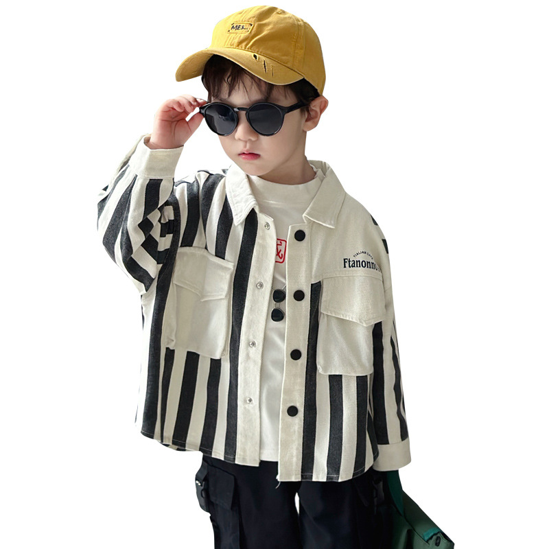 Vertikal gestreifte Hemdjacke für Jungen für Frühling Herbst 2023, neues cooles und explosives Straßenhemd für Kinder, trendy_voghion.com
