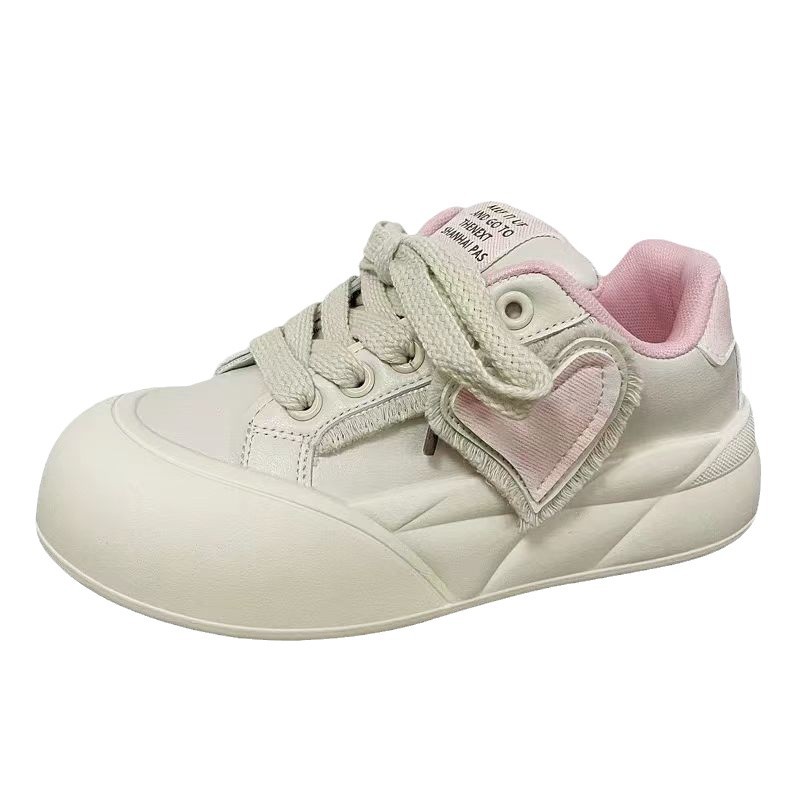 Red celebridad con el amor zapatos de skate para mujeres verano 2024 nuevos zapatos blancos con suela gruesa adorables zapatos de pan grande