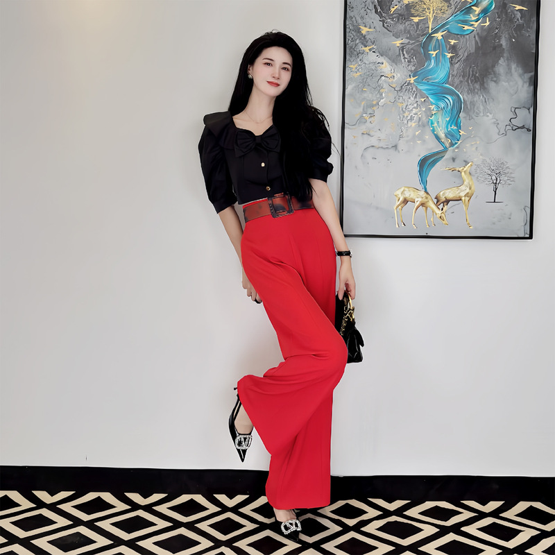 春と夏の新しいスタイルのLiu Yifeiと同じスタイルの黒のショートリボンパフスリーブトップとパンツの実物写真|undefined