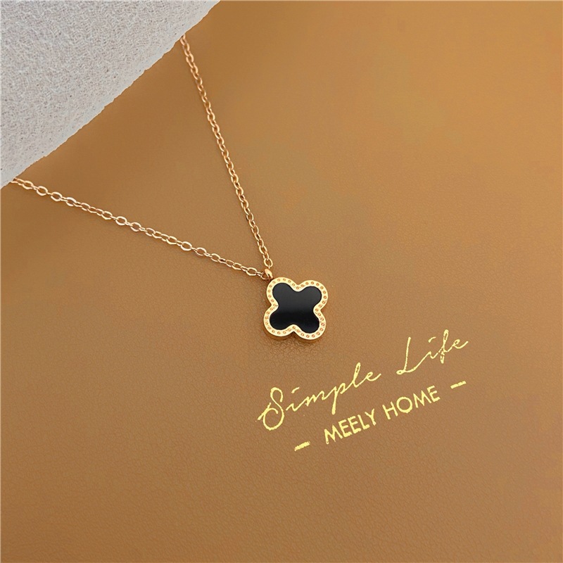 Collar de acero de titanio para mujeres simple y versátil estilo ligero de lujo nicho diseño de alta calidad no decoloración joyería de cadena de clavícula al por mayor