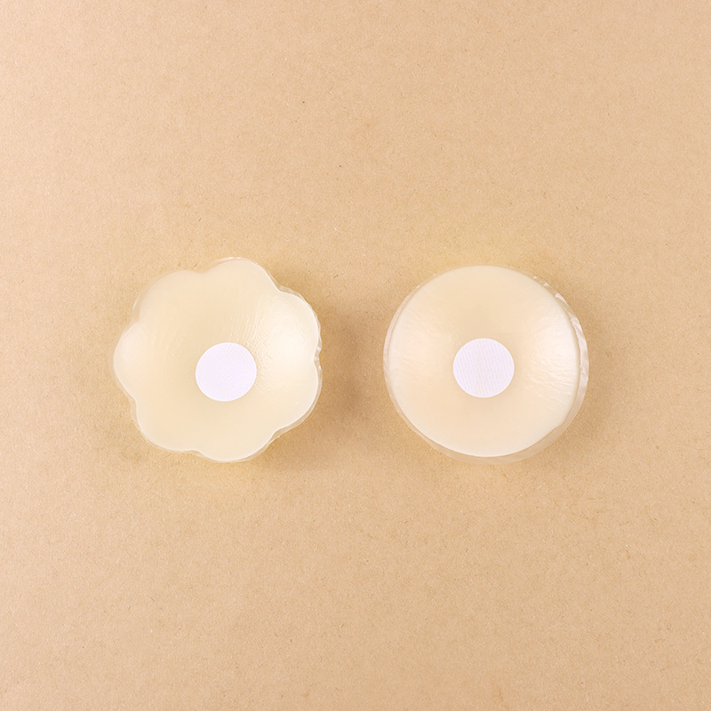 乳首は凸点乳を貼って胸を貼るのを防ぎます。|undefined