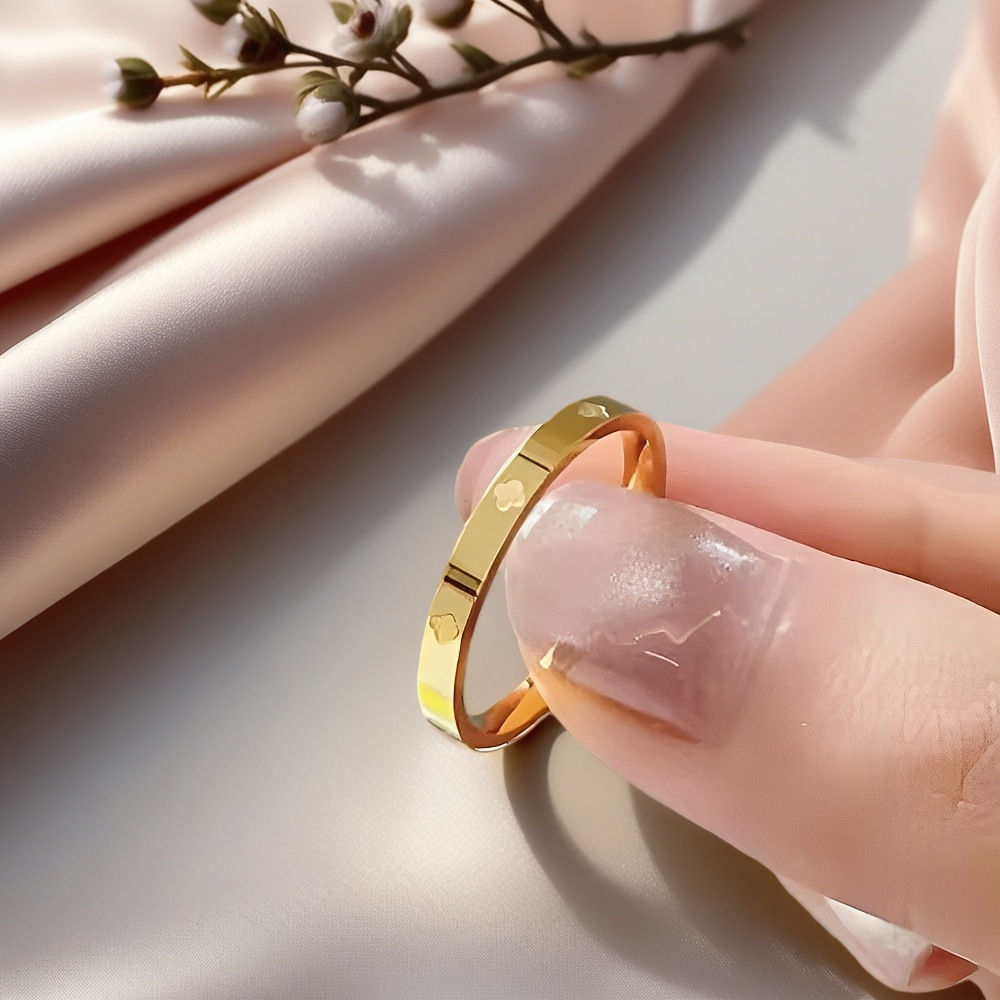 Niche High-End Accessible Luxury Clover Ring Feminine Ing Plain Ring 18K Gold Titanium Steel Couple Ring Hand Jewelry