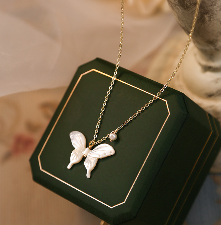L247 Beautiful Girl Freshwater Pearl TikTok White Shell Fritillary Butterfly Necklace Clavicle Chain Titanium Steel Plated 18Kpicture7