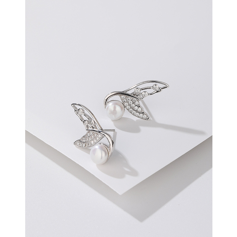 Pendientes de perlas de cola de pescado 925 plata esterlina 2023 nueva luz de lujo de alto grado pendientes de perlas de agua dulce diseño de nicho femenino