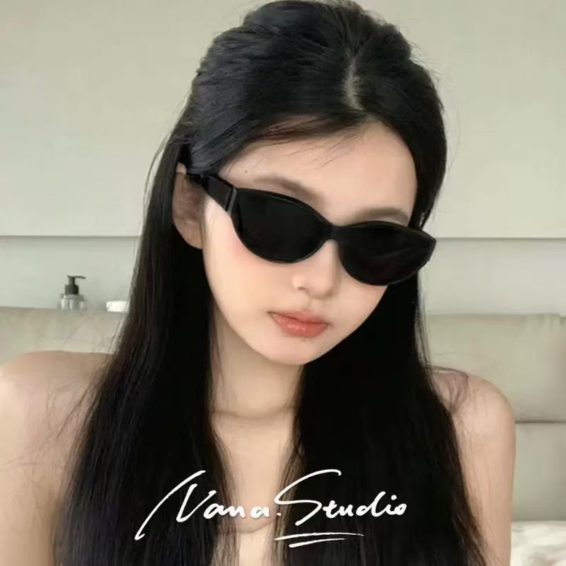 Jennie aynı stil gözlük kadın vintage seksi kedi göz küçük çerçeve gözlük polarize ultraviyole koruma güneş gözlüğü yüz küçültücü